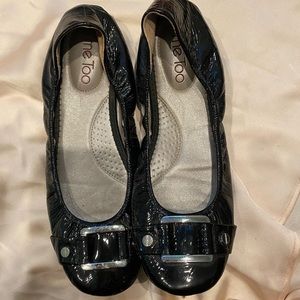 Me TOO patent black leather ballerina